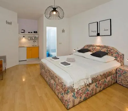 Bubalo Daire Hvar Town