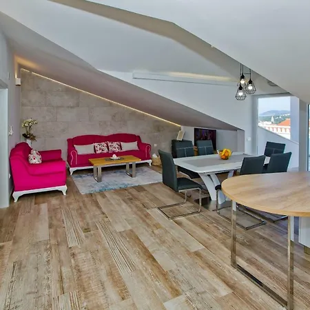 Bubalo Apartment *